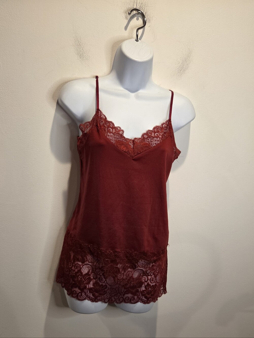 New Whbm Size M Burgundy Lace Cami Layering Top
